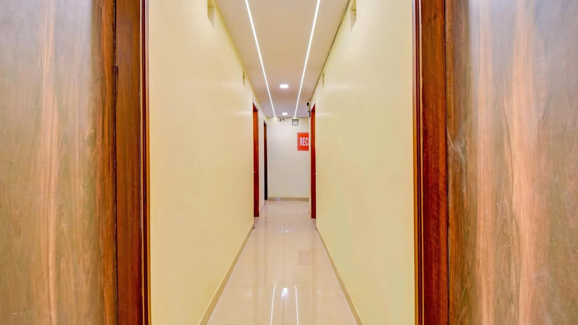 Hotel O Friendship Inn Delhi